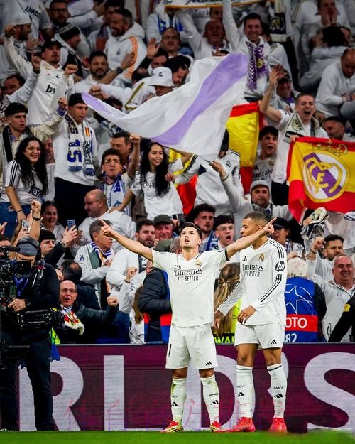 记者：J罗被推荐给了巴黎 马竞也是选择之一